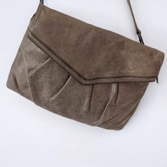 Matt & Nat taupe fabric envelope shoulder bag with zipper detail - Picture 6 of 12
